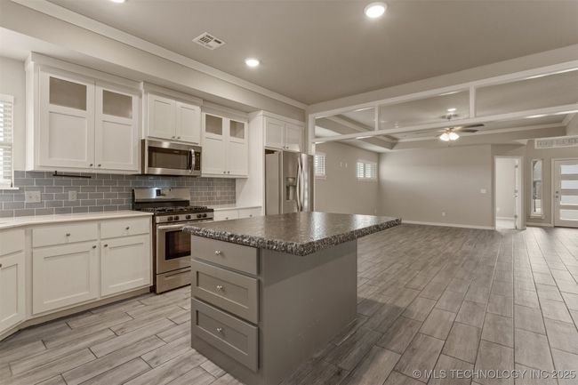 27623 109 Th St, House other with 3 bedrooms, 2 bathrooms and null parking in Coweta OK | Image 20