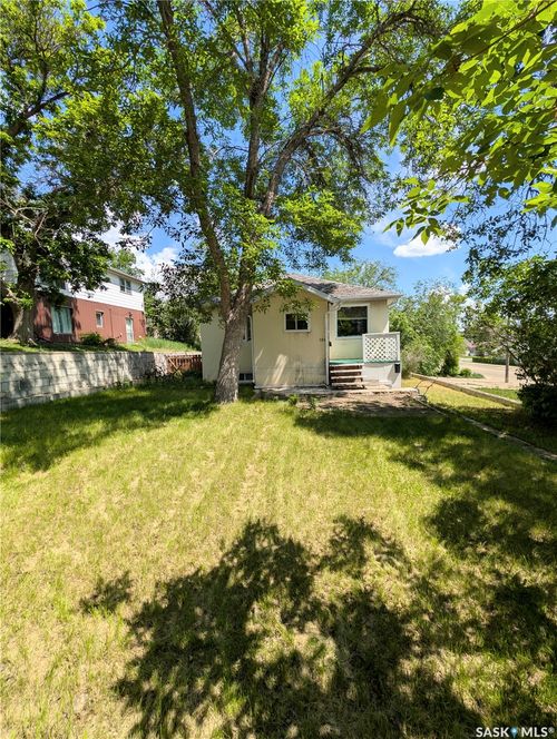 309 6th Avenue Nw, Swift Current, SK, S9H0X9 | Card Image