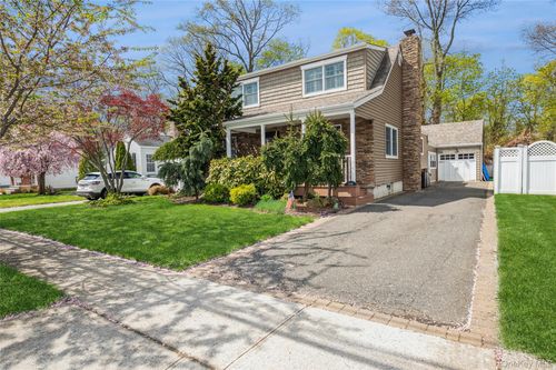 2296 Willow St, Wantagh, NY, 11793-4227 | Card Image