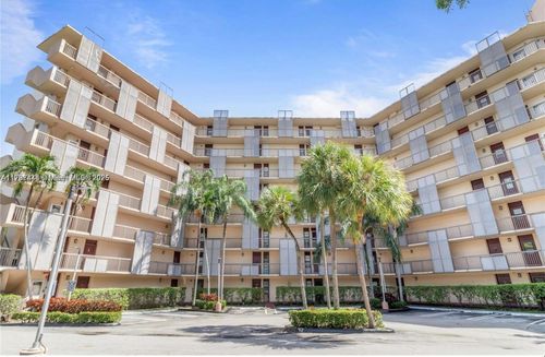 apt-110-3301 N Country Club Dr, Aventura, FL, 33180-1613 | Card Image