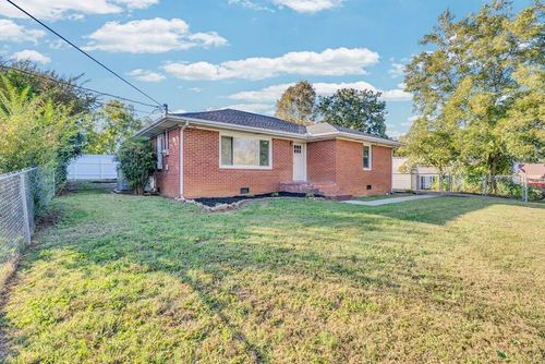107 Oak St, Sparta, TN, 38583-2307 | Card Image