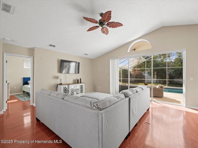 8484 Annapolis Rd, House other with 3 bedrooms, 2 bathrooms and null parking in SPRING HILL FL | Image 17