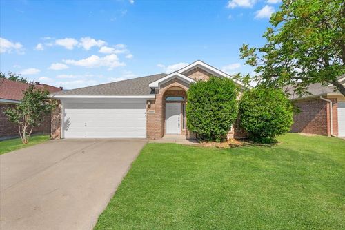 10601 Aransas Dr, Fort Worth, TX, 76131-3923 | Card Image
