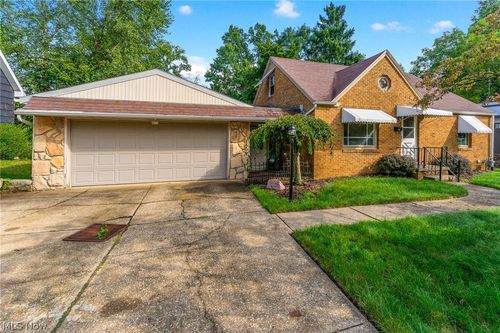 1108 Stuart St Nw, Massillon, OH, 44646-2207 | Card Image