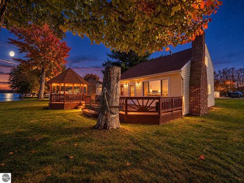 2267 Long Point, Houghton Lake, MI, 48629 | Card Image