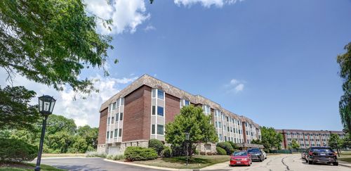 apt-2a-300 Thames Pkwy, Park Ridge, IL, 60068-3655 | Card Image