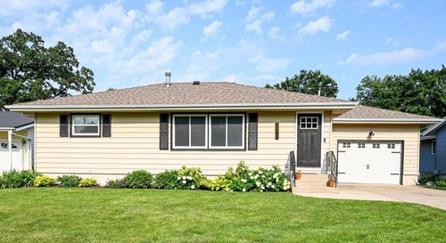 1035 New St, Manchester, IA, 52057-1345 | Card Image