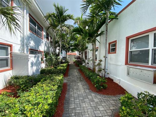 re-905 Se 2nd Ct, Fort Lauderdale, FL, 33301-3651 | Card Image