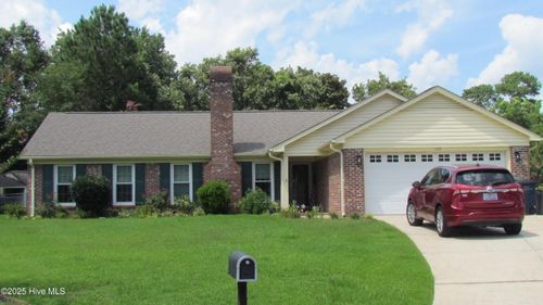 105 Coachman Ct, Jacksonville, NC, 28546-7333 | Card Image