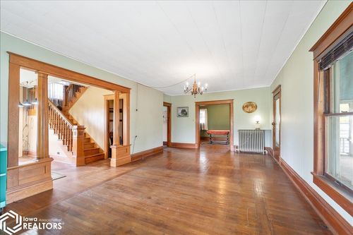 613 Washington St, Eldora, IA, 50627-1256 | Card Image