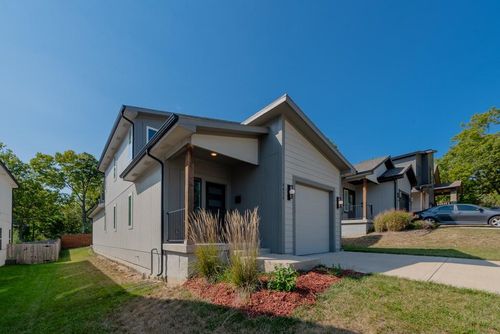 4436 Tracy Ave, Kansas City, MO, 64110-1830 | Card Image