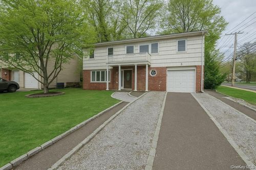 2 Pickwood Ln, Great Neck, NY, 11024-1710 | Card Image