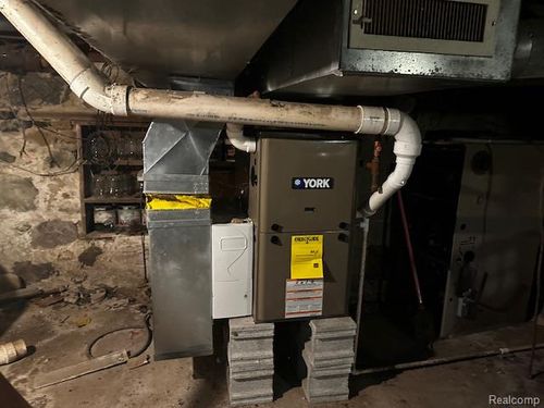 7666 Brooks Rd, Brown City, MI, 48416-9045 | Card Image