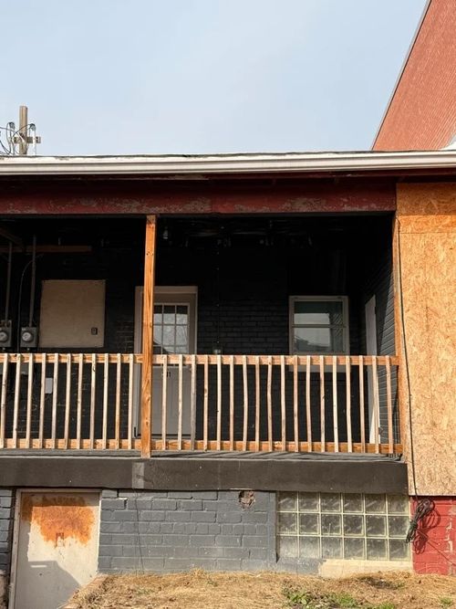 211 5th St, Ellwood City, PA, 16117-2305 | Card Image