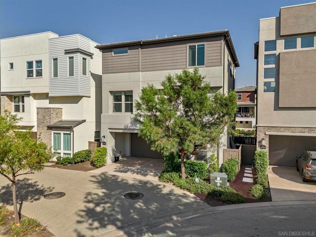Exterior Back | Image 4