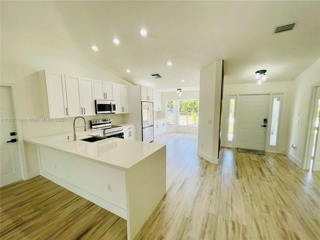 272 Sw Oakridge Dr, House other with 4 bedrooms, 2 bathrooms and null parking in Port St. Lucie FL | Image 8