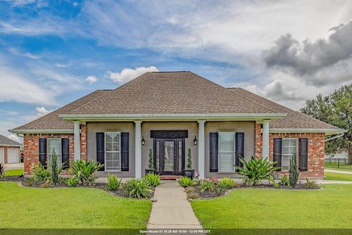 181 Lake Mechant Ct, Houma, LA, 70360-8326 | Card Image