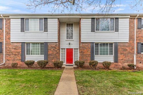 104-25316 Shiawassee Cir, Southfield, MI, 48033-3828 | Card Image