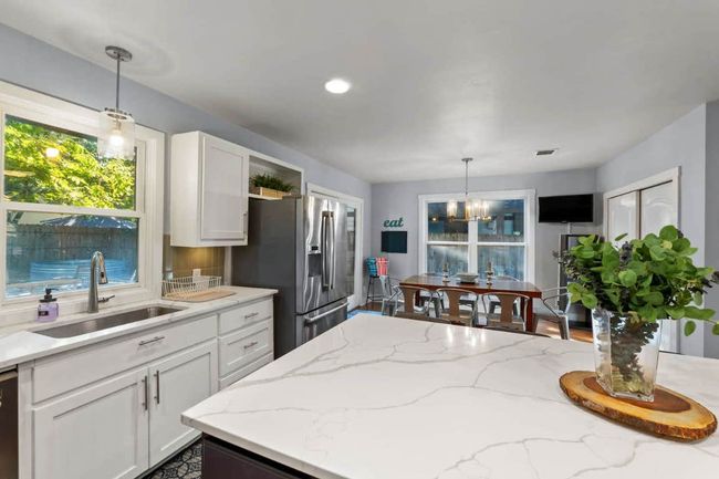 611 W Johanna St, House other with 3 bedrooms, 3 bathrooms and 2 parking in Austin TX | Image 14