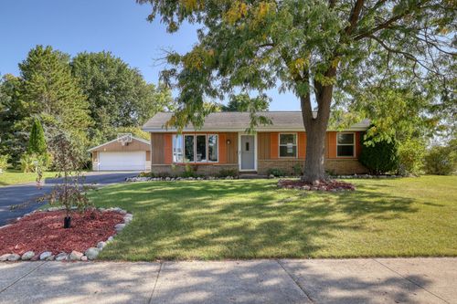 925 Lenora Ct, West Bend, WI, 53090-2727 | Card Image