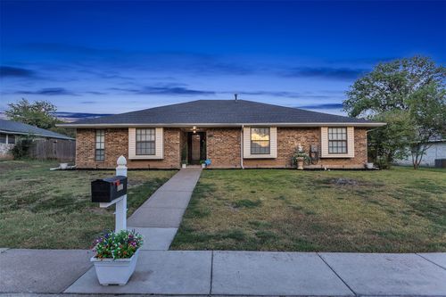 1018 Gracelane Dr, Desoto, TX, 75115-3302 | Card Image
