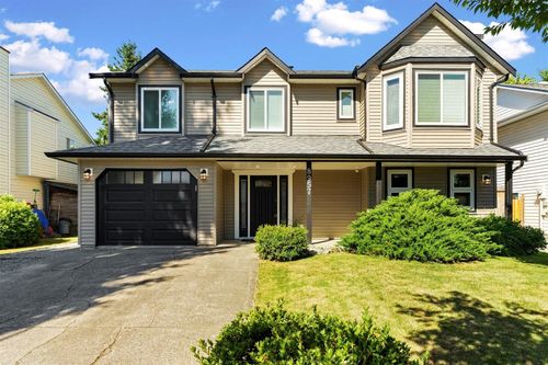 8957 213 St, Langley, BC, V1M1Z5 | Card Image