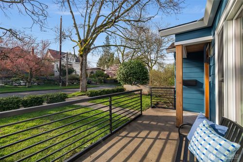 5232 38th Ave Ne, Seattle, WA, 98105-3034 | Card Image