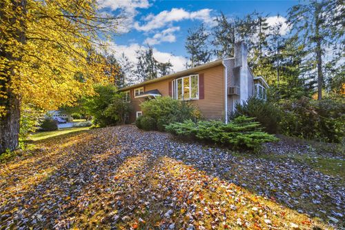 34 Lawrence Rd, Hyde Park, NY, 12538-2427 | Card Image