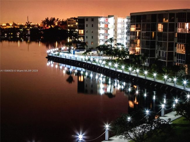 R209 - 3010 Marcos Dr, Condo with 1 bedrooms, 1 bathrooms and null parking in Aventura FL | Image 34