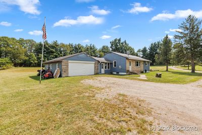 11675 S M 66 Highway, House other with 2 bedrooms, 1 bathrooms and null parking in Bellevue MI | Image 3