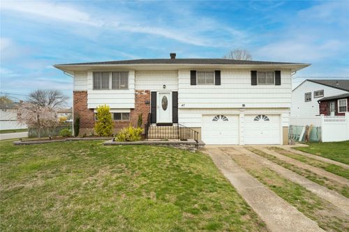 47 Bowling Ln, Deer Park, NY, 11729-6728 | Card Image