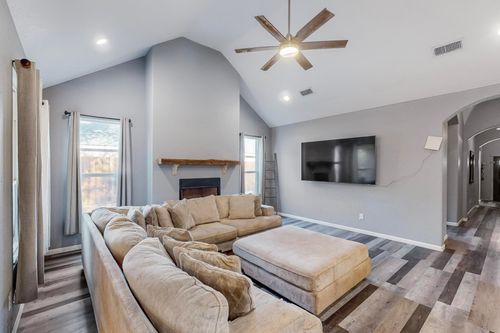 1211 Dacki Ave, Dallas, TX, 75211-4549 | Card Image