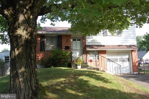 979 Glasgow St, POTTSTOWN, PA, 19464-6286 | Card Image