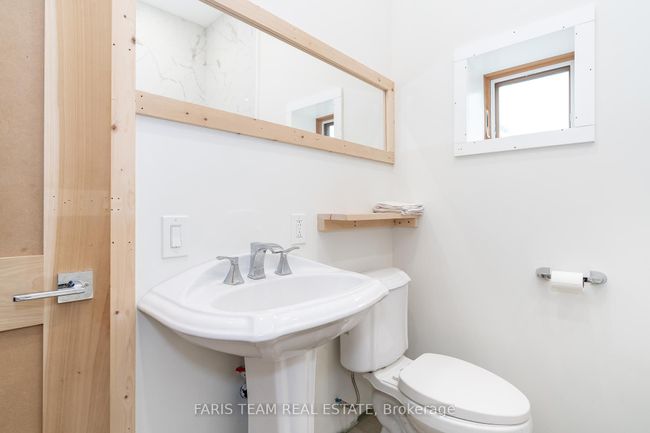 2576 Champlain Rd, House other with 1 bedrooms, 1 bathrooms and 8 parking in Tiny ON | Image 11