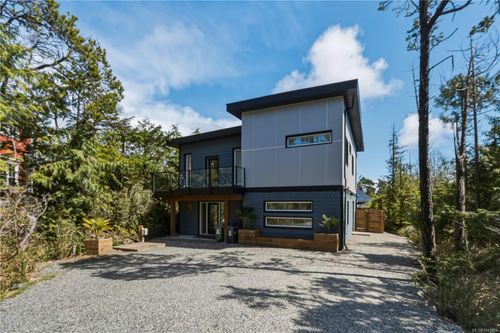 823 Lorne White Pl, Ucluelet, BC, V0R3A0 | Card Image