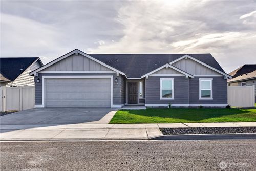 108 N Saratoga Way, Moses Lake, WA, 98837 | Card Image