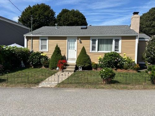 31 Walnut Ave, Hampton, NH, 03842-4221 | Card Image