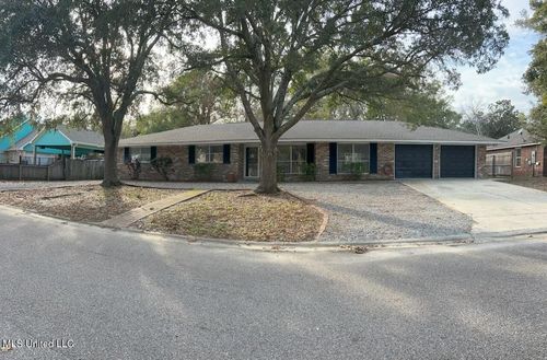 226 Boggs Cir, Long Beach, MS, 39560-5807 | Card Image