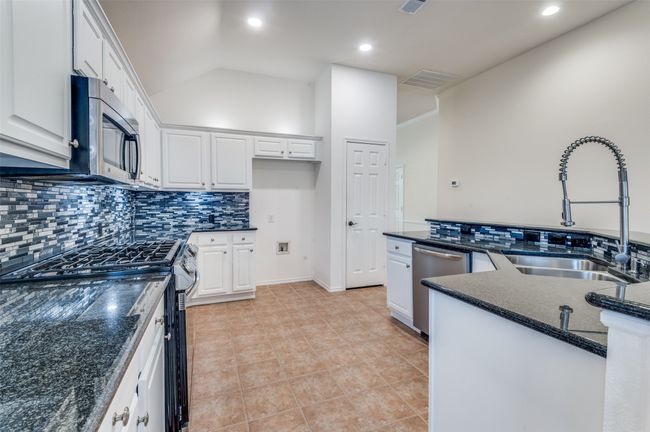 6717 Candlecreek Ln, House other with 4 bedrooms, 2 bathrooms and null parking in Plano TX | Image 19