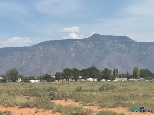 12-11 Bk 5 Tr 12 Mayo Loop, Los Lunas, NM, 87031 | Card Image