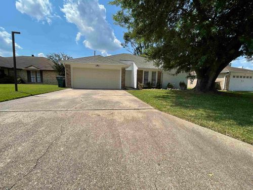 999 Meadowridge Dr, Beaumont, TX, 77706-3807 | Card Image