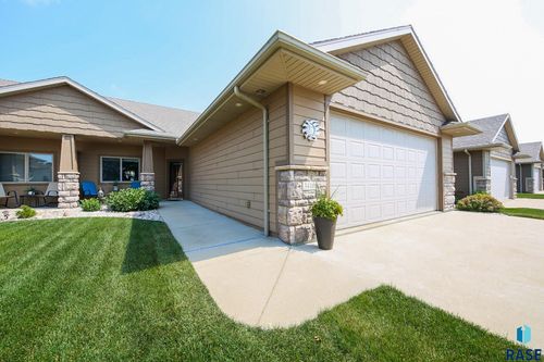 3410 Woodsedge St, Sioux Falls, SD, 57108 | Card Image