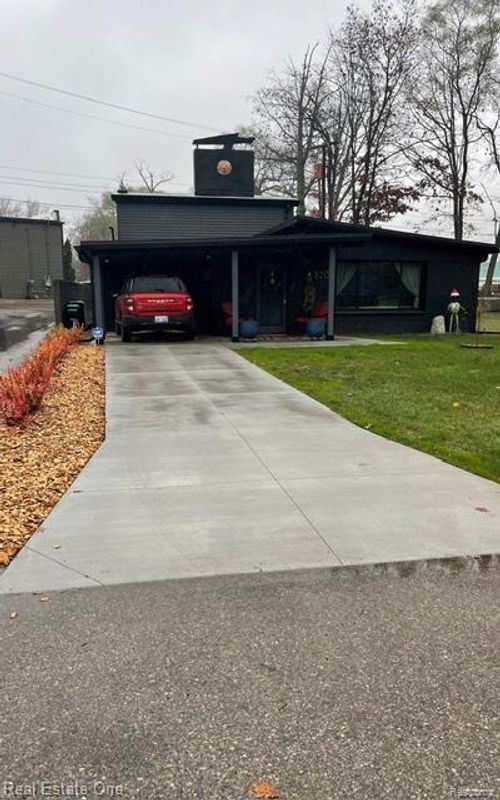 3202 Pridham St, Keego Harbor, MI, 48320-1370 | Card Image