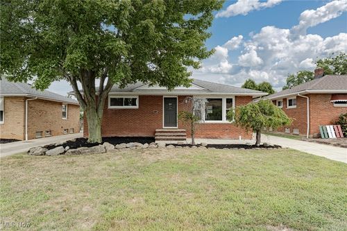 801 Pendley Rd, Willowick, OH, 44095-4316 | Card Image