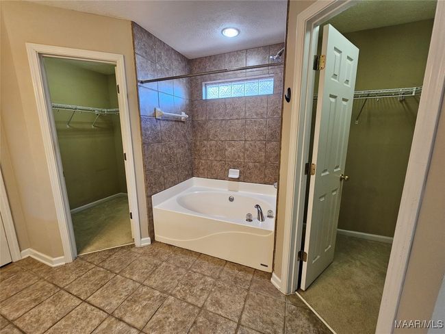 Master Bathroom tub | Image 18