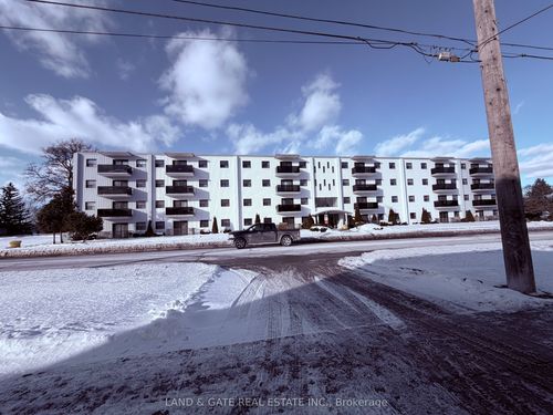 111-330 Gibb Street, Oshawa, ON, L1J1Z2 | Card Image