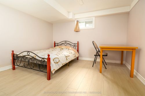 66 Crossbow Cres, North York, ON, M2J3M4 | Card Image