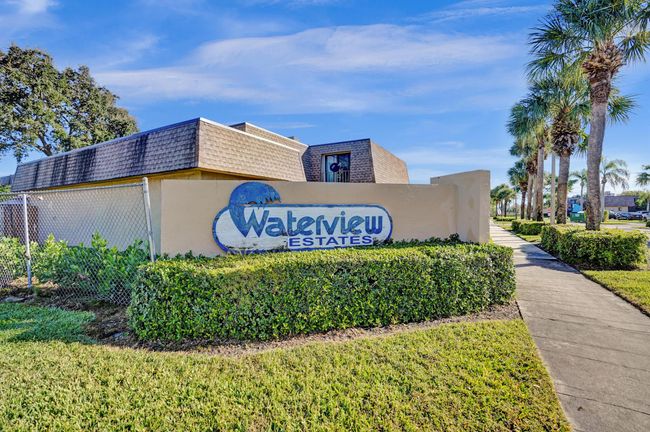 804 Waterview Dr, Condo with 3 bedrooms, 3 bathrooms and null parking in Palm Springs FL | Image 52