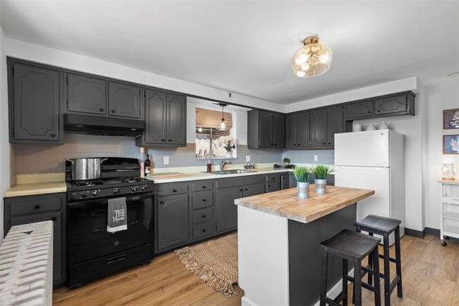 537 6 Th St, House other with 5 bedrooms, 3 bathrooms and 3 parking in Braddock PA | Image 19