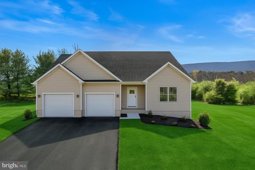 40 Mdg Ct, BERKELEY SPRINGS, WV, 25411-3881 | Card Image